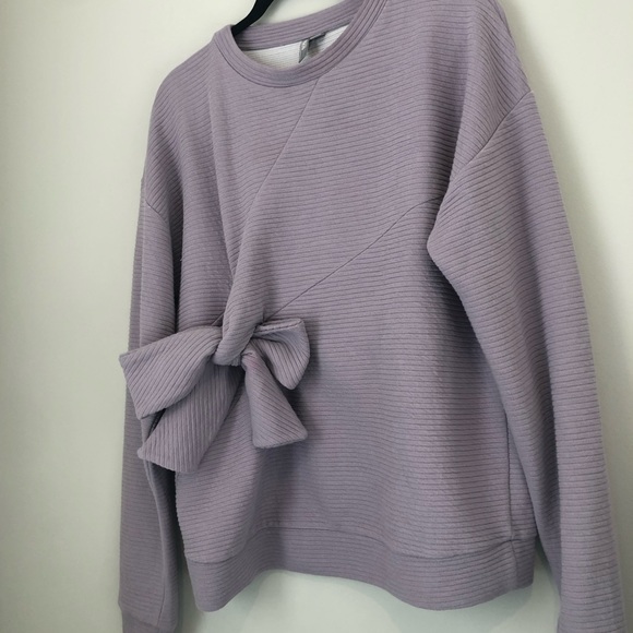 ASOS Tops - ASOS oversized lilac sweatshirt with bow sz 6 or medium